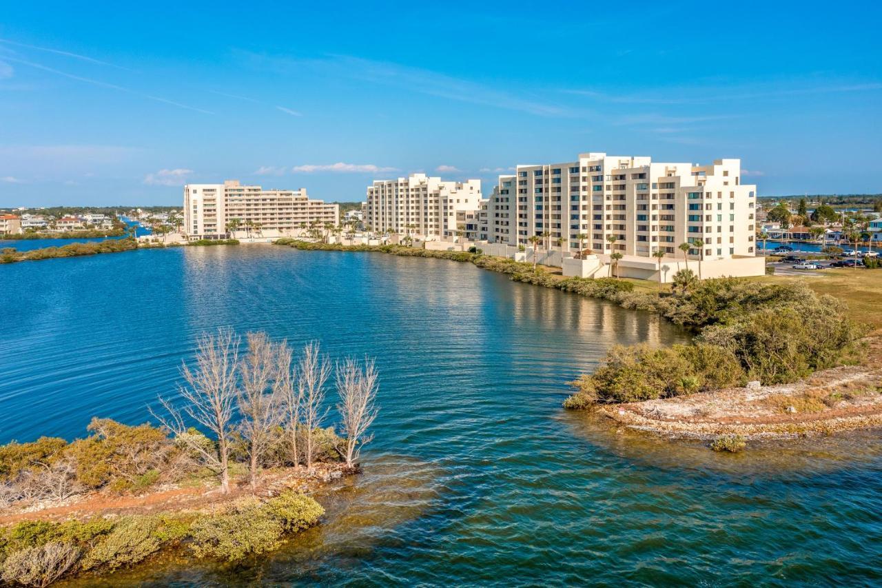 Tropical Hudson Retreat With Pool And Tennis Courts! Apartment Exterior photo